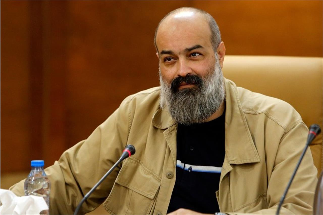 حماسه‌خوان مصور: بازنمایی آیین‌های محرم و صفر در بستر جنگ با تأکید بر نقش انسان رسانه‌ها